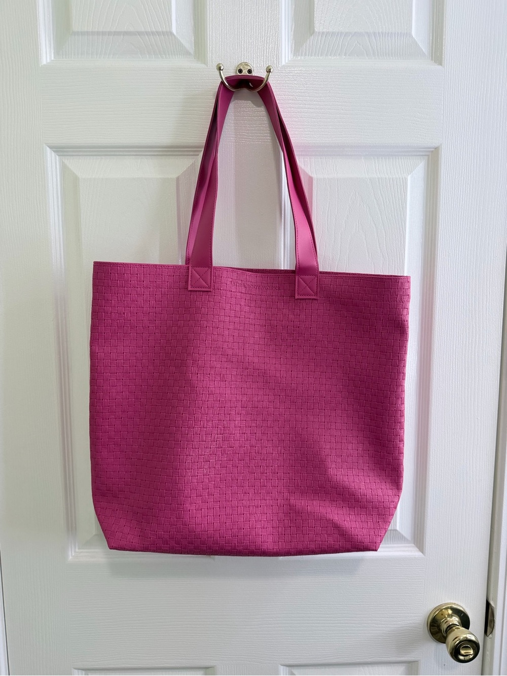 Bath and Body Wirks pink woven tote